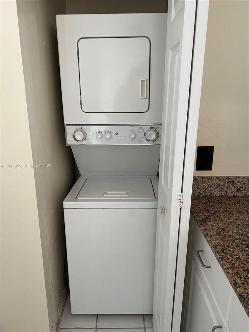 1155 Brickell Bay Dr, Unit 1107, Miami, FL 33131 Photo