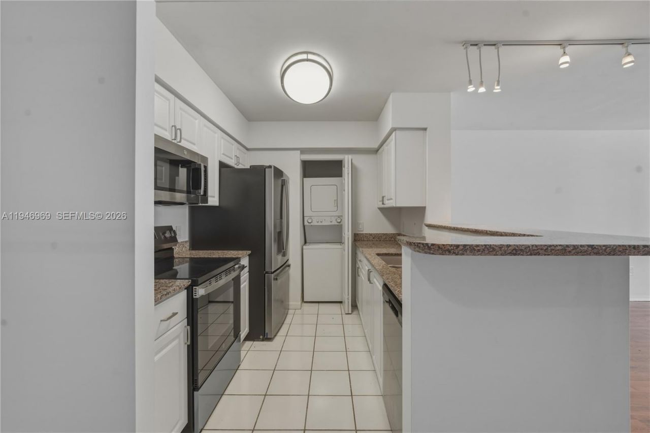 1155 Brickell Bay Dr, Unit 1107, Miami, FL 33131 Photo