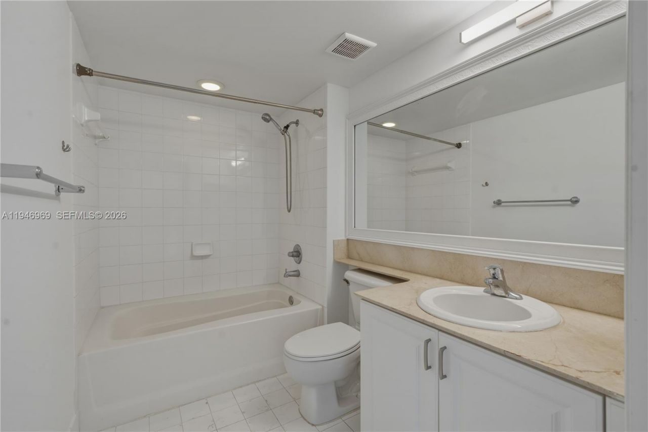 1155 Brickell Bay Dr, Unit 1107, Miami, FL 33131 Photo