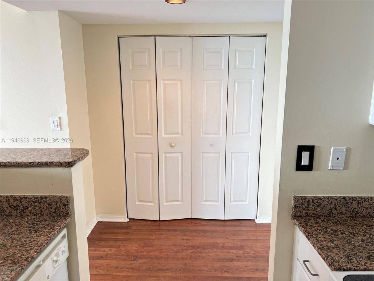 1155 Brickell Bay Dr, Unit 1107, Miami, FL 33131 Photo