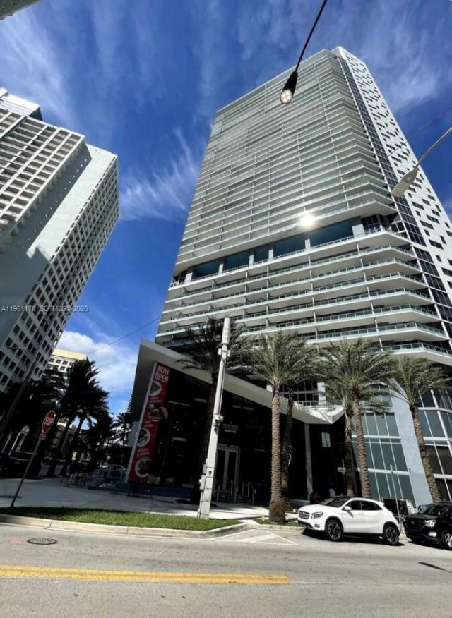 1300 Brickell Bay Dr, Unit 2405, Miami, FL 33131 Photo