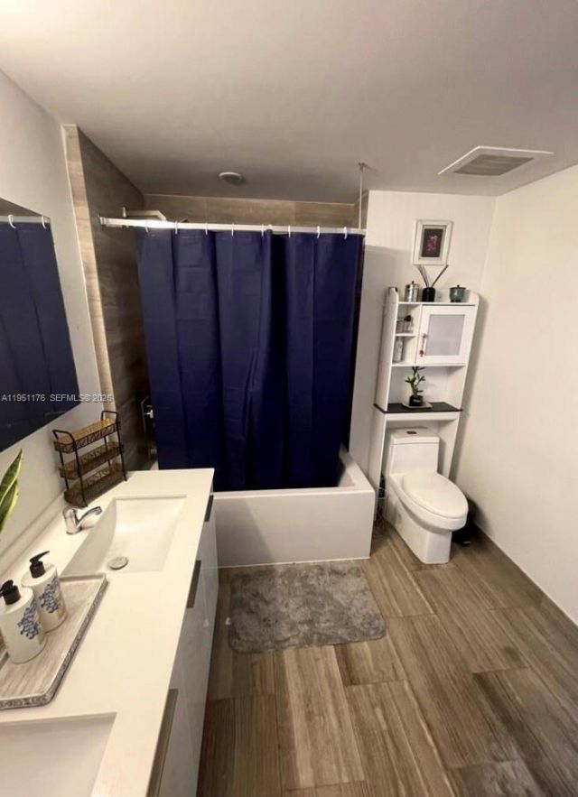 1300 Brickell Bay Dr, Unit 2405, Miami, FL 33131 Photo
