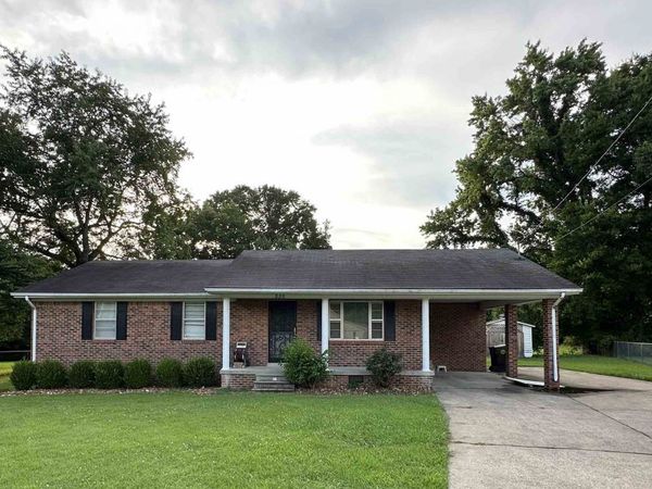 335 SHELLY AVE, Dyersburg, TN 38024