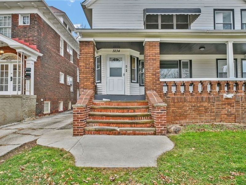 3234 Euclid Heights Boulevard, Unit Lower, Cleveland Heights, OH 44118 Photo 4