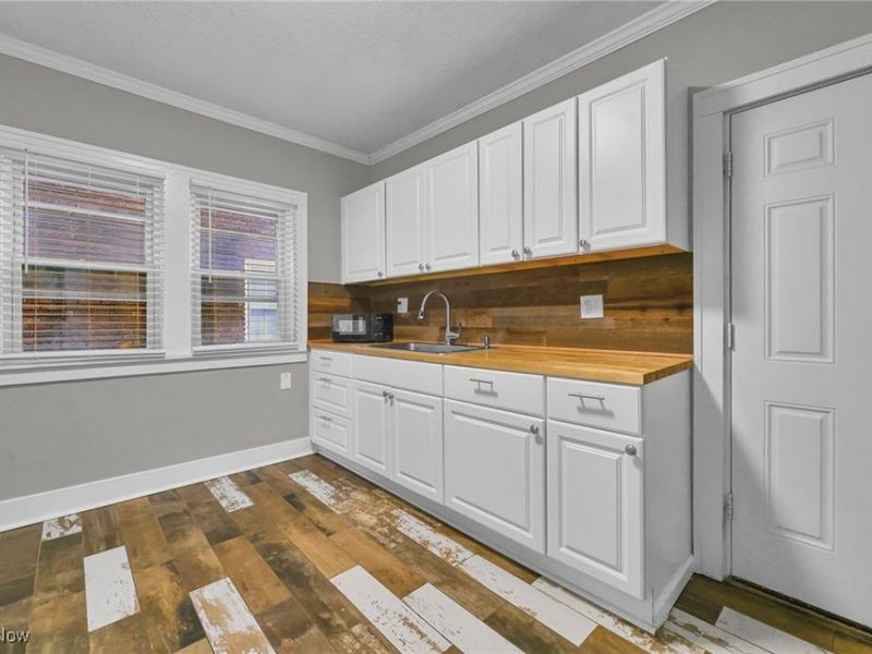 3234 Euclid Heights Boulevard, Unit Lower, Cleveland Heights, OH 44118 Photo 9