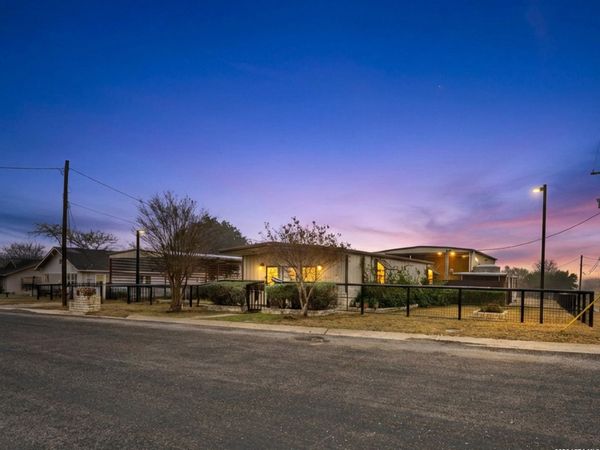 106 South Line, Karnes City, TX 78118