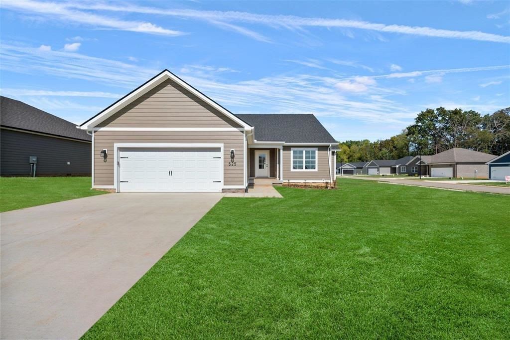 525 Pleasant Meadow Circle, Bowling Green, KY 42101 Main Photo