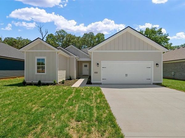 650 Pleasant Meadow Circle, Bowling Green, KY 42101