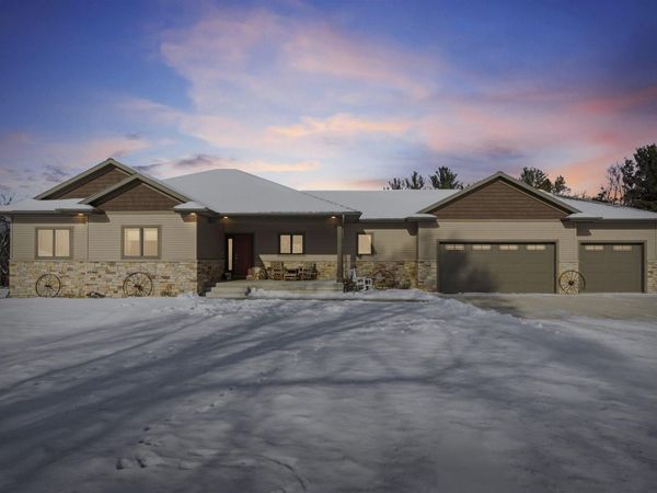 9680 Sylvan Drive, Janesville, IA 50647