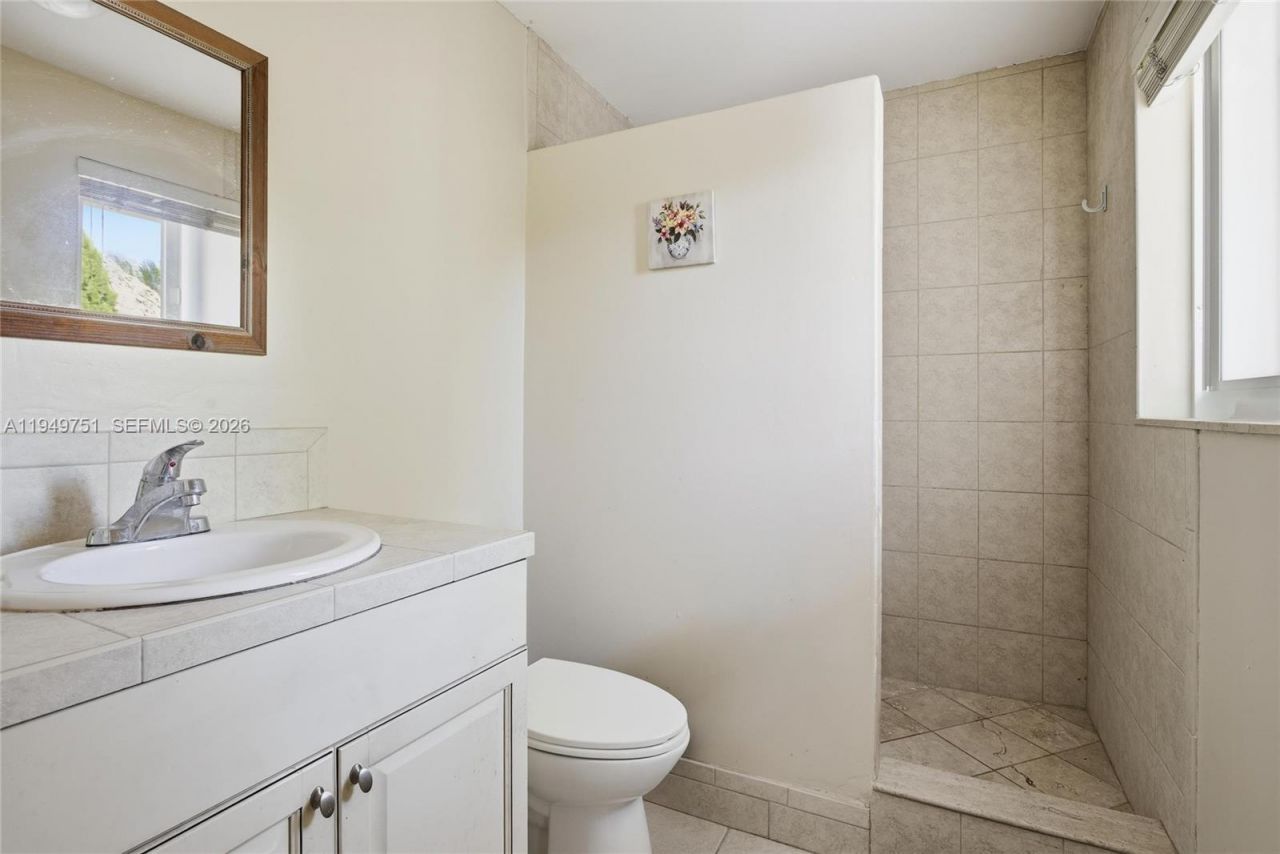 7935 NW 162nd St, Miami Lakes, FL 33016 Photo