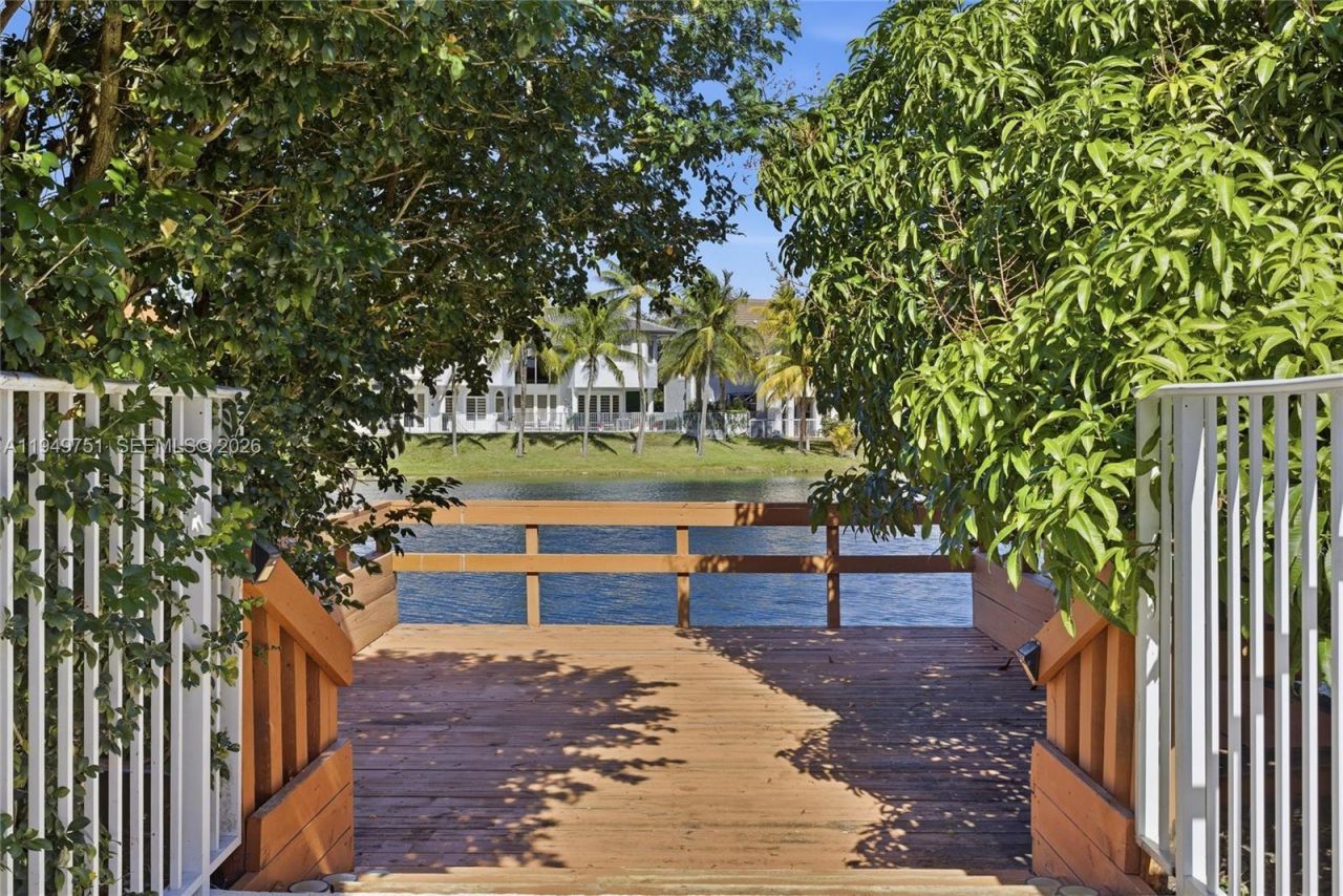 7935 NW 162nd St, Miami Lakes, FL 33016 Photo