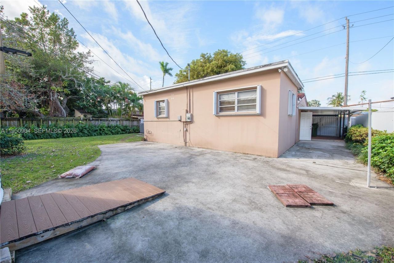 5431 W 2nd Ave , Hialeah, FL 33012 Photo
