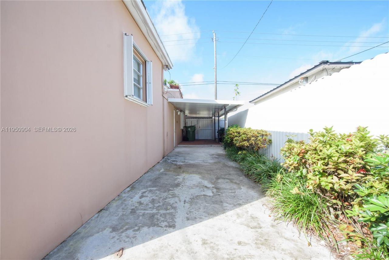 5431 W 2nd Ave , Hialeah, FL 33012 Photo