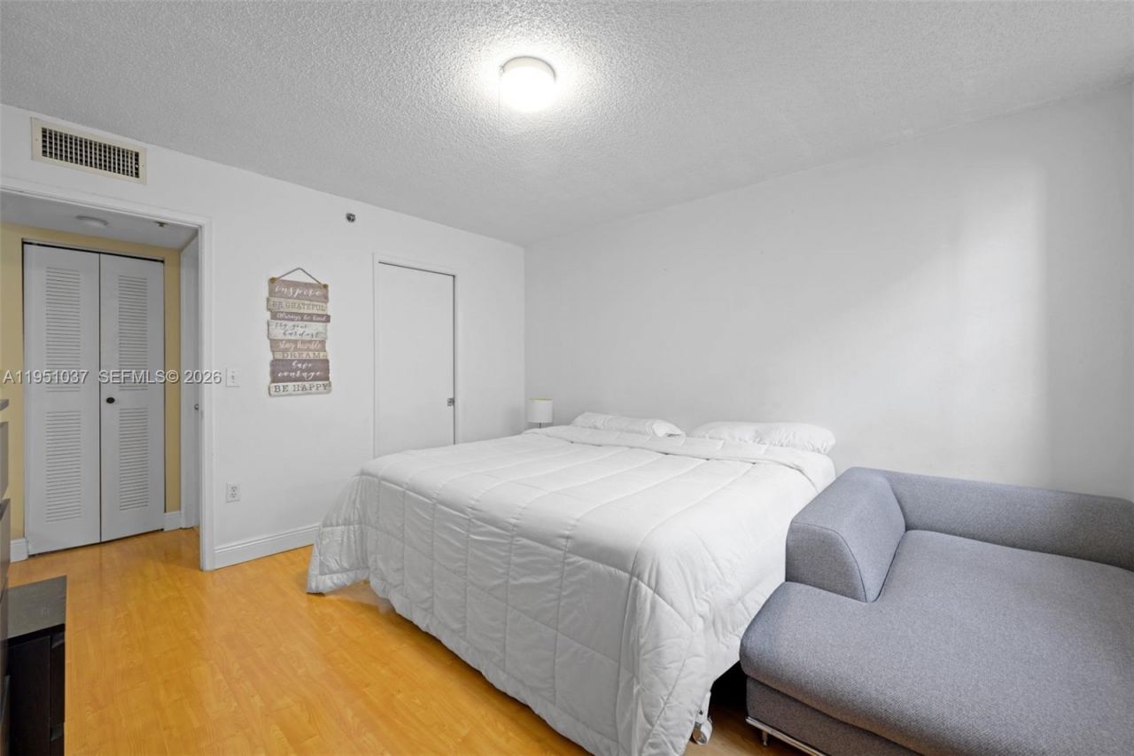 19555 E Country Club Dr, Unit 8303, Aventura, FL 33180 Photo