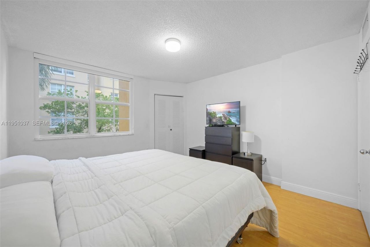 19555 E Country Club Dr, Unit 8303, Aventura, FL 33180 Photo