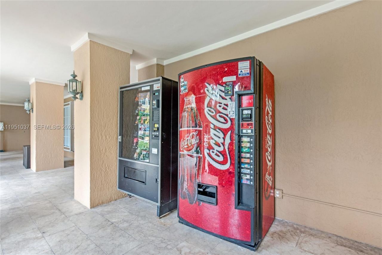 19555 E Country Club Dr, Unit 8303, Aventura, FL 33180 Photo