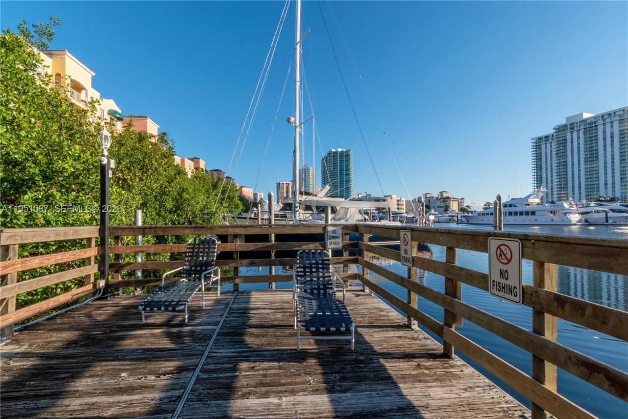 19555 E Country Club Dr, Unit 8303, Aventura, FL 33180 Photo