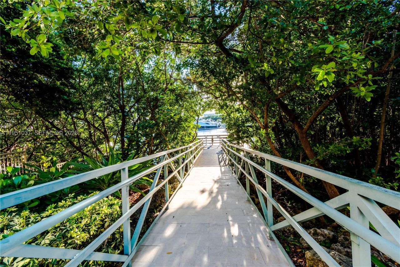 19555 E Country Club Dr, Unit 8303, Aventura, FL 33180 Photo