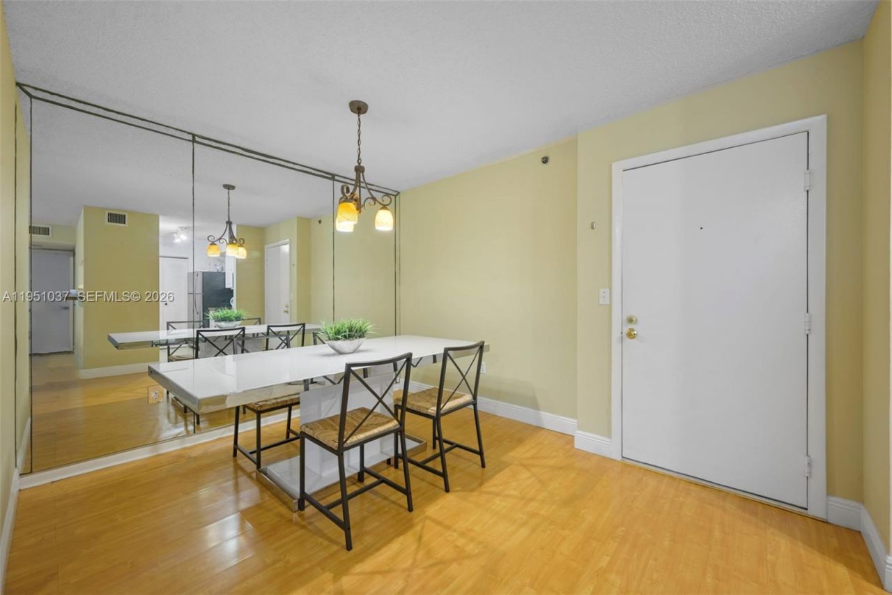 19555 E Country Club Dr, Unit 8303, Aventura, FL 33180 Photo