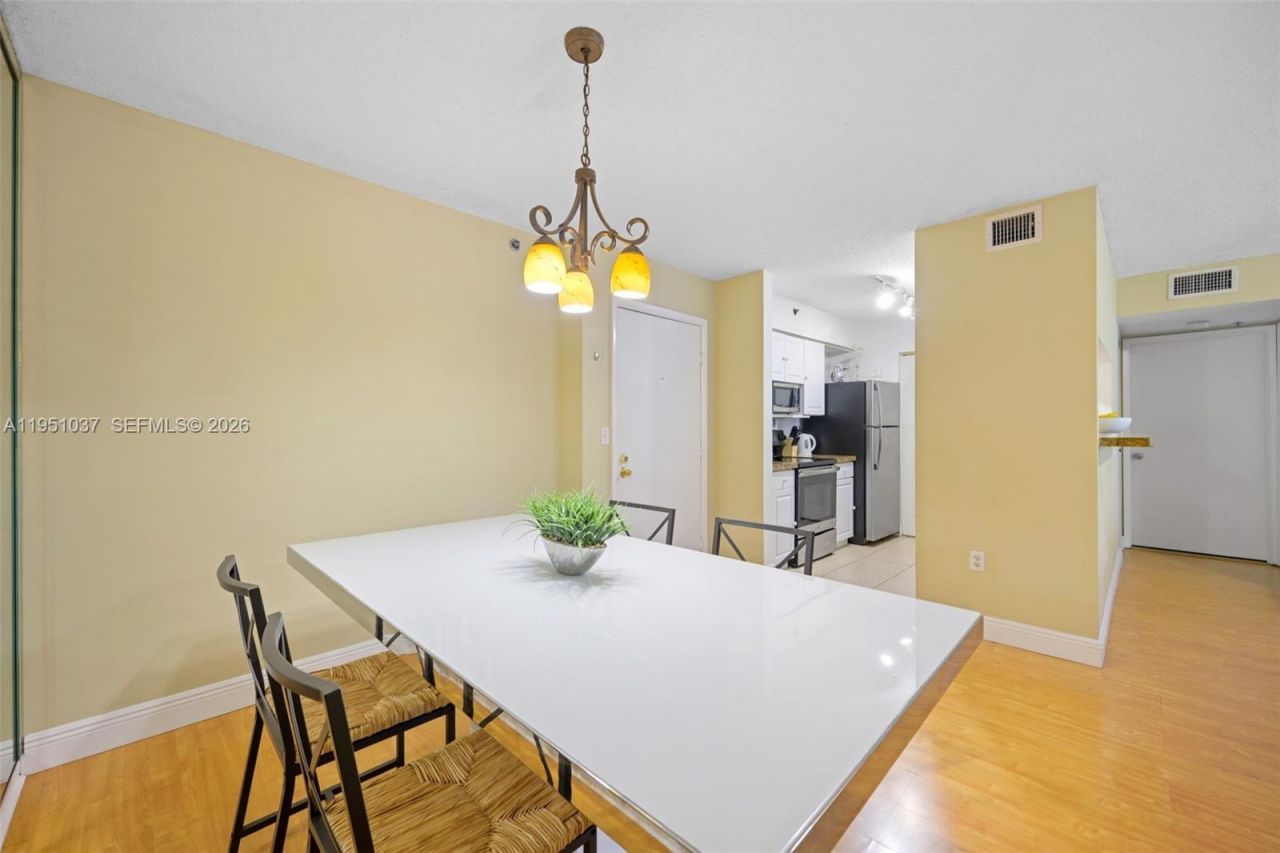 19555 E Country Club Dr, Unit 8303, Aventura, FL 33180 Photo