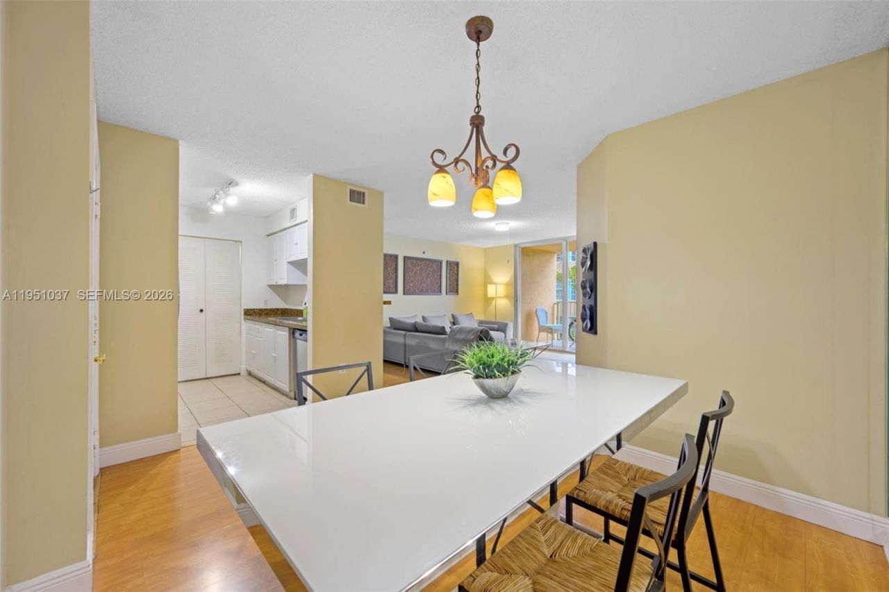 19555 E Country Club Dr, Unit 8303, Aventura, FL 33180 Photo