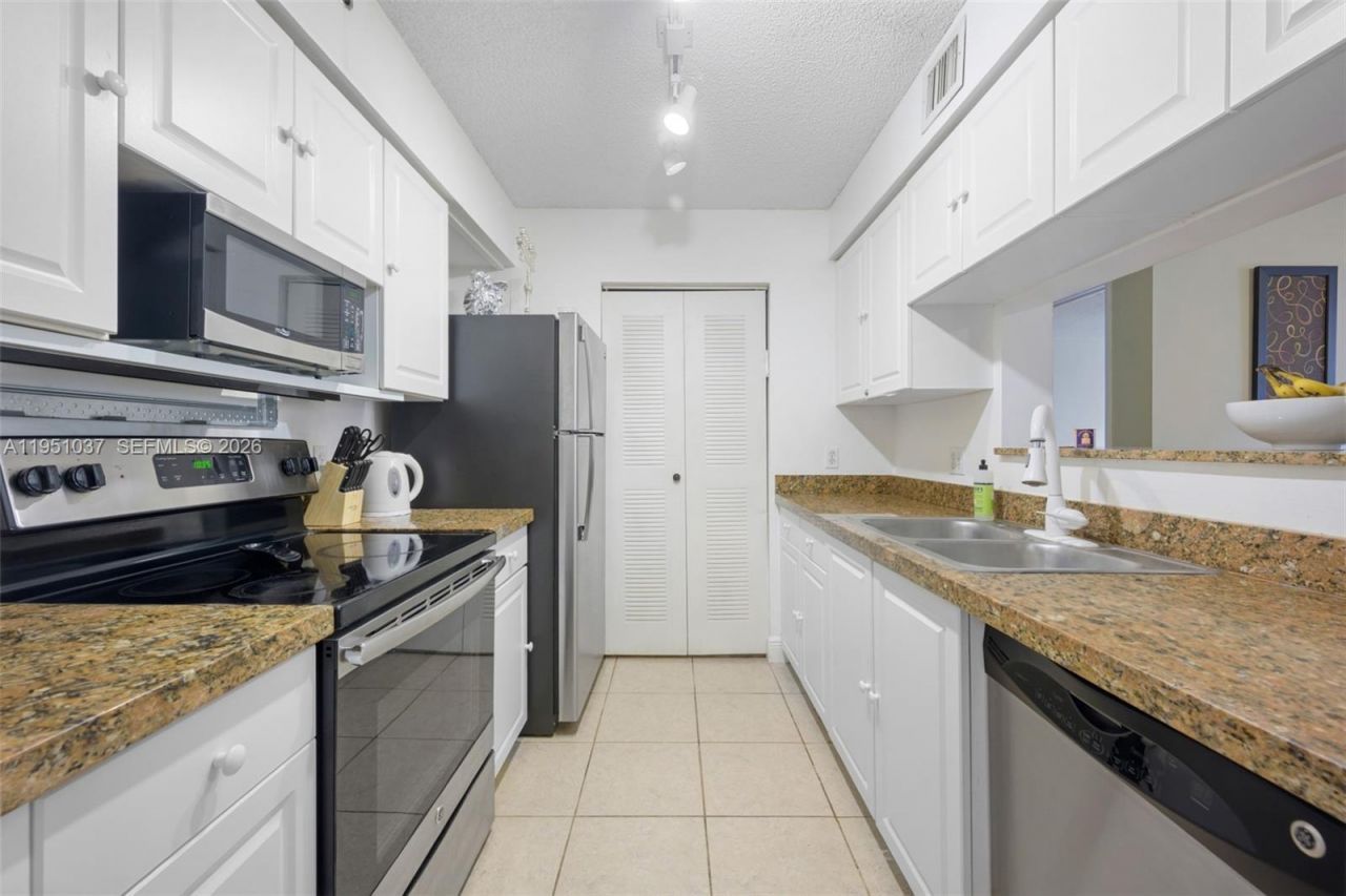 19555 E Country Club Dr, Unit 8303, Aventura, FL 33180 Photo