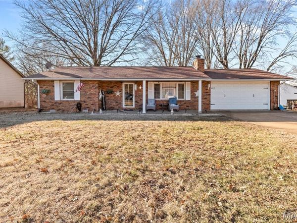 42 Duke Drive, Maryville, IL 62062