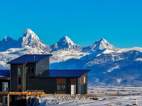 8460 Fawn Road, TETONIA, ID 83452