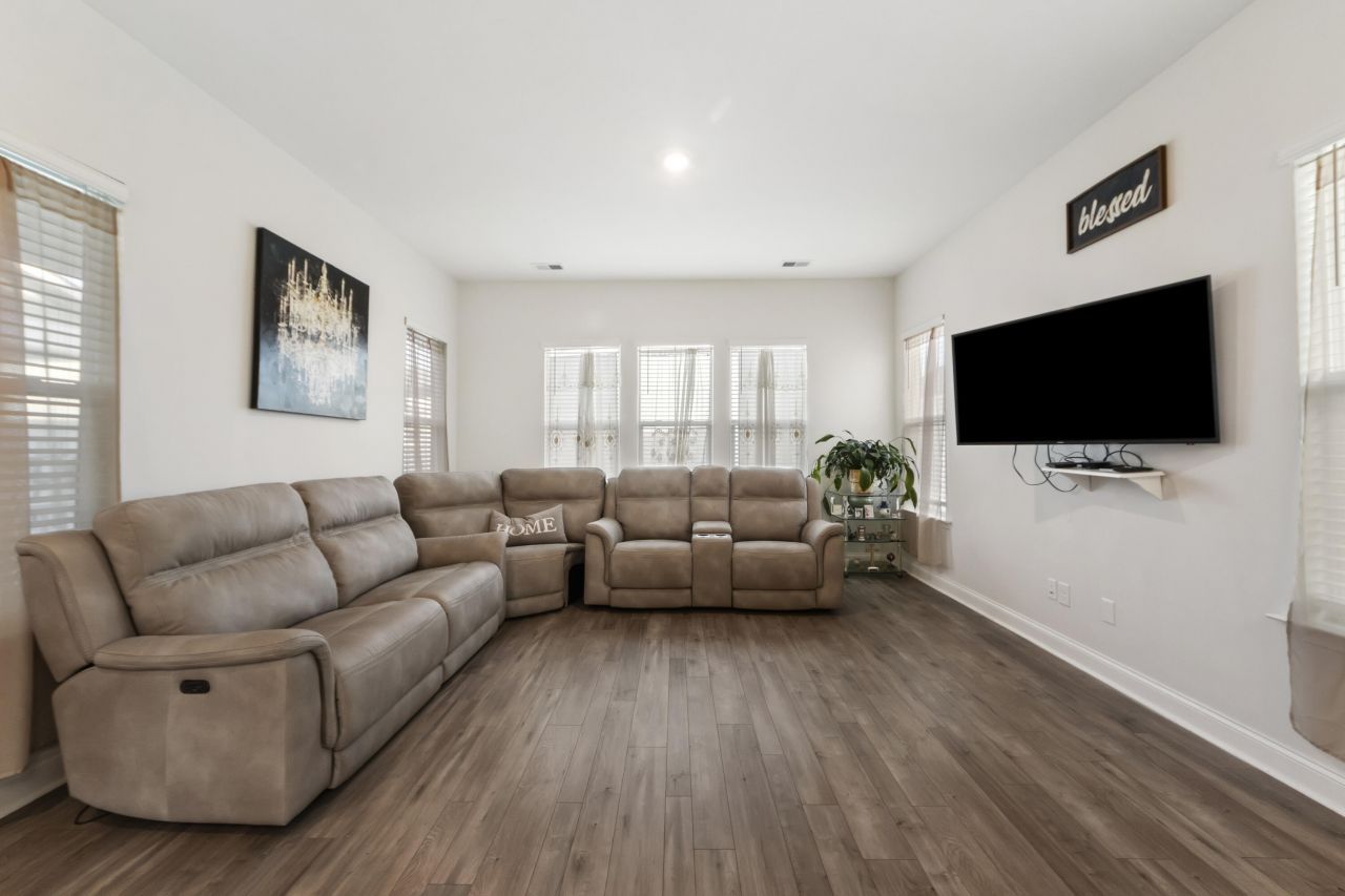 204 Magnolia Garden Drive Photo 15