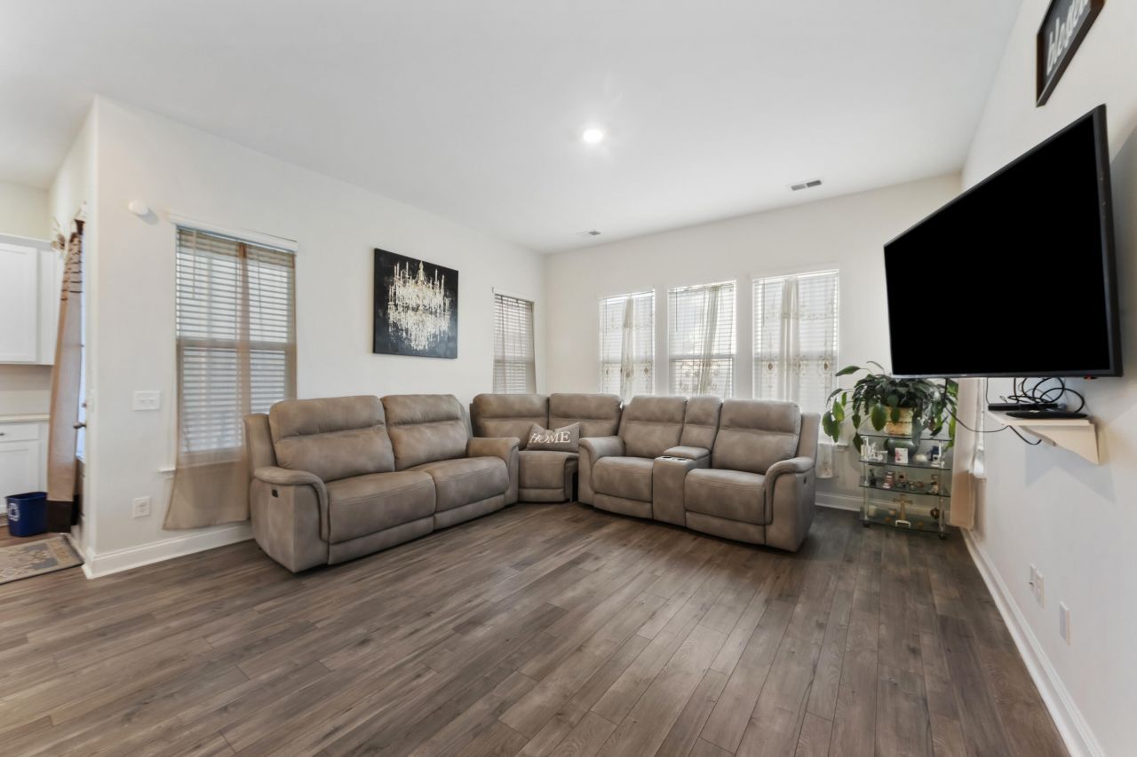 204 Magnolia Garden Drive Photo 16