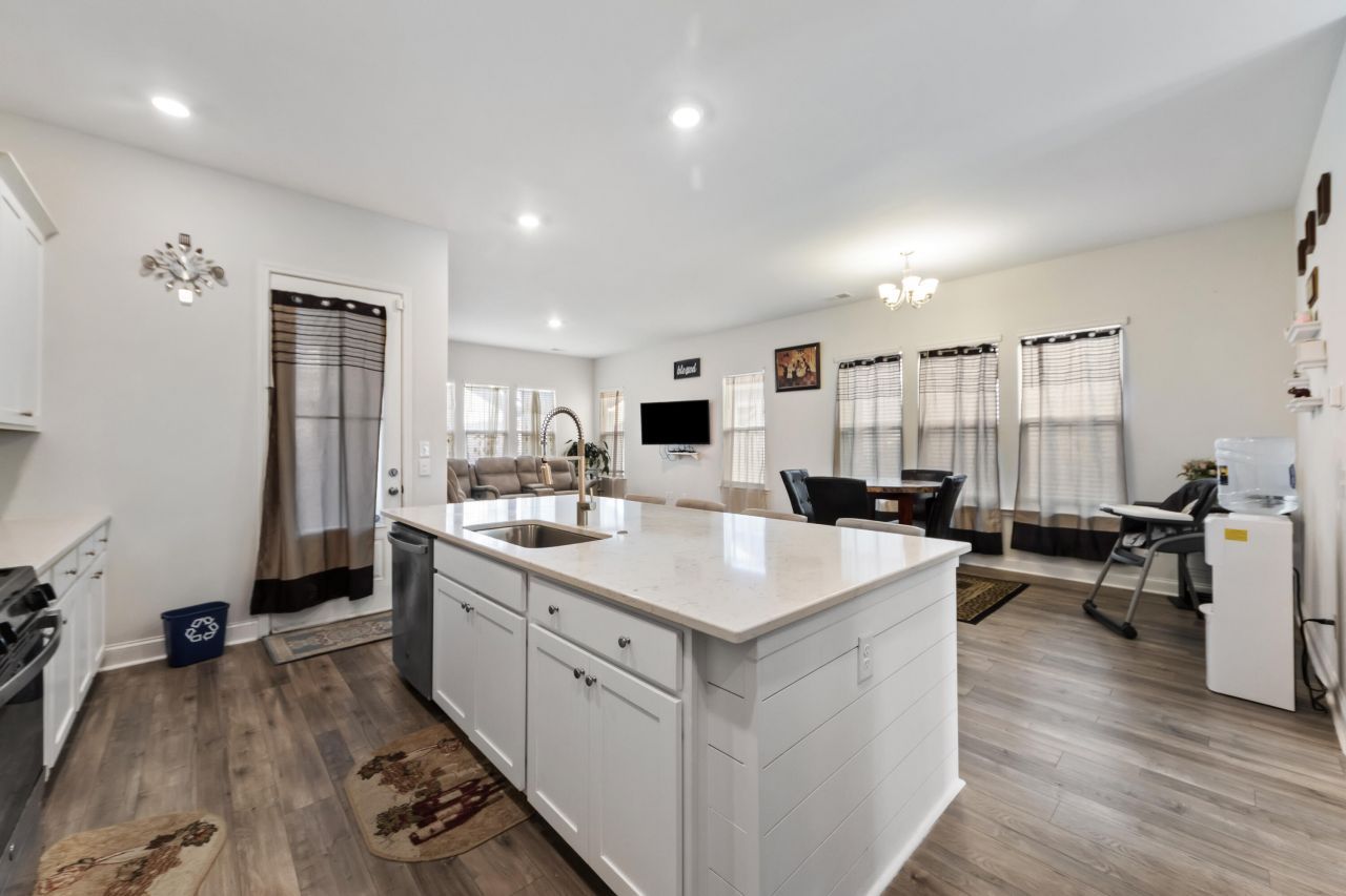 204 Magnolia Garden Drive Photo 9