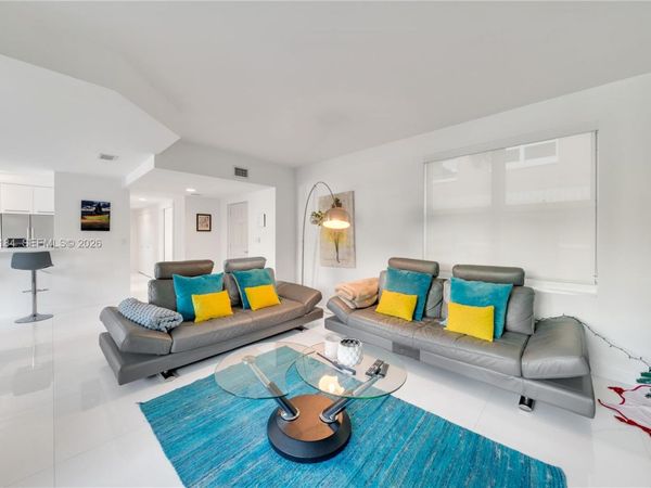 90 Alton Rd, Unit TH-1, Miami Beach, FL 33139