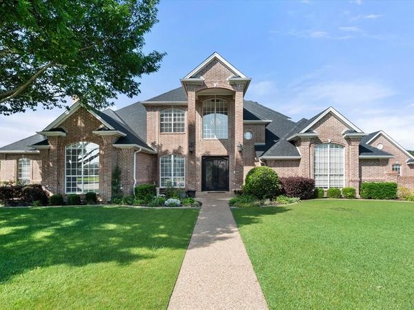 901 Walnut Falls Circle, Mansfield, TX 76063