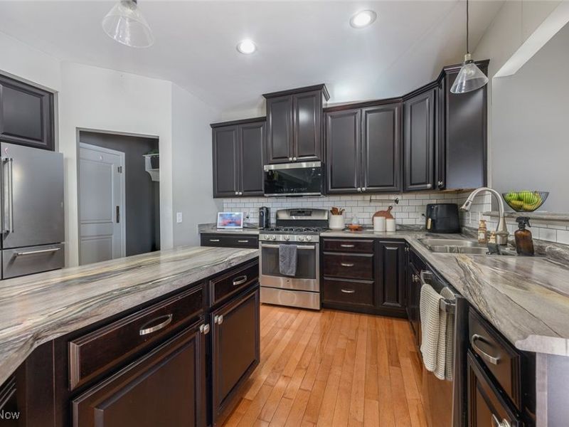 6562 Pine Bluff Avenue NE, Canton, OH 44721 Photo 13