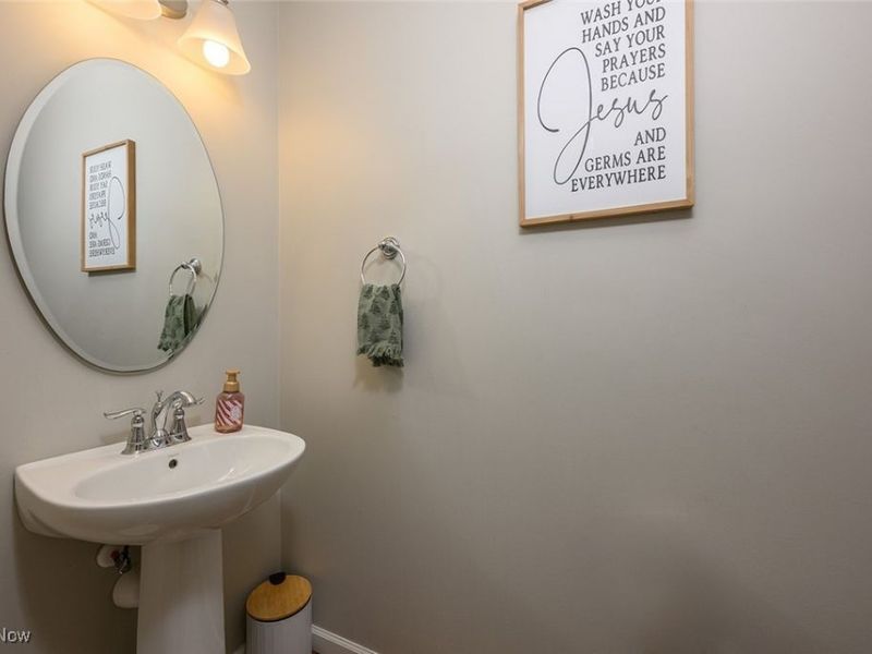 6562 Pine Bluff Avenue NE, Canton, OH 44721 Photo 8