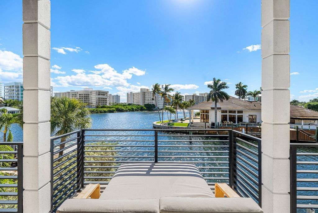 896 NE Mulberry Drive, Boca Raton, FL 33487 Photo