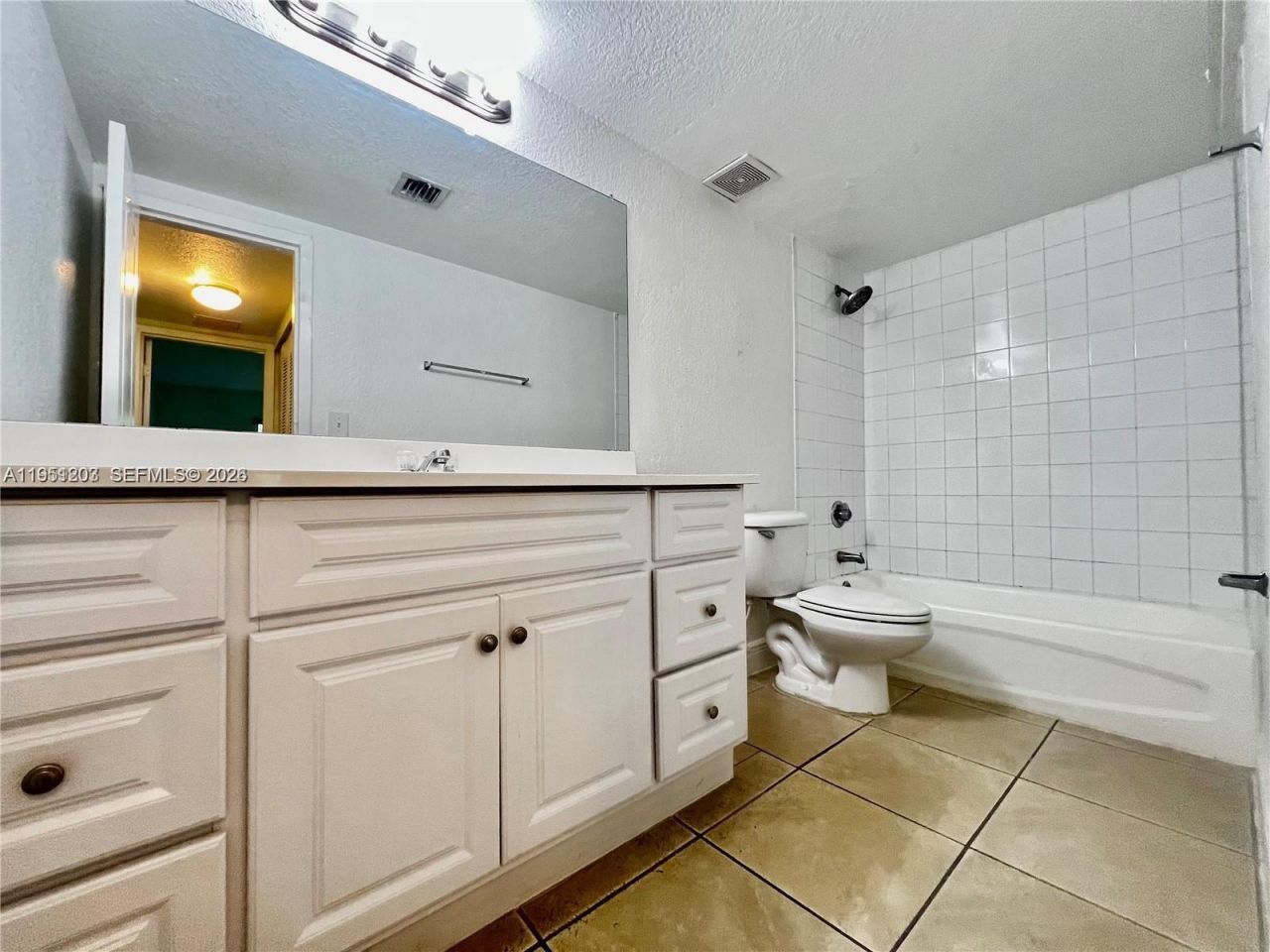 5201 Geneva Way, Unit 109, Doral, FL 33166 Photo