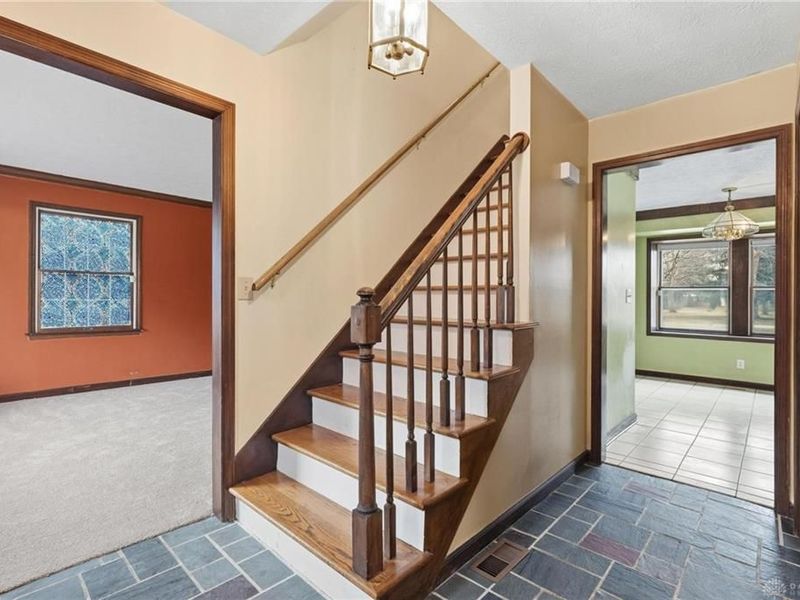 9644 Bridlewood Trail, Dayton, OH 45458 Photo 7