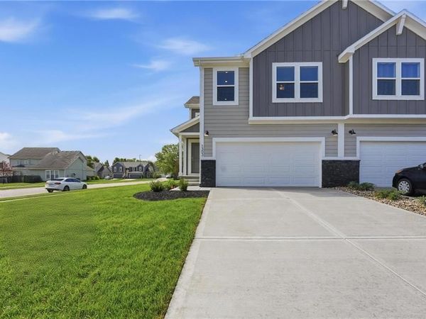 1303 S 4th Street, Louisburg, KS 66053