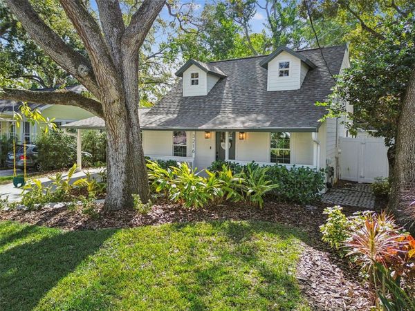 3216 W OAKELLAR AVENUE, TAMPA, FL 33611