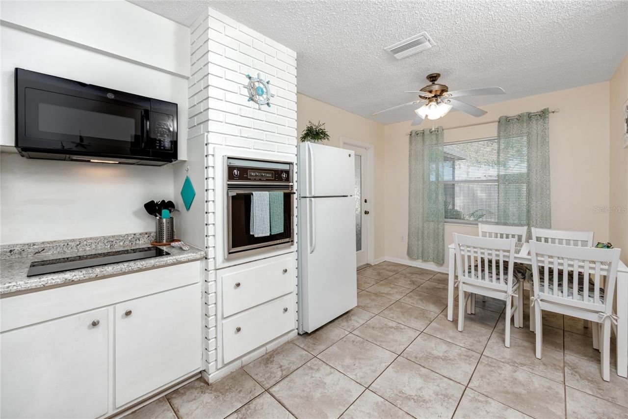 5596 100th Way N, Saint Petersburg, FL 33708 Photo