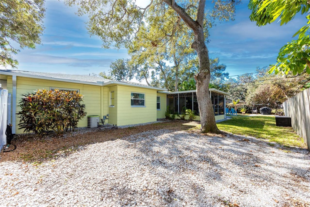 5596 100th Way N, Saint Petersburg, FL 33708 Photo