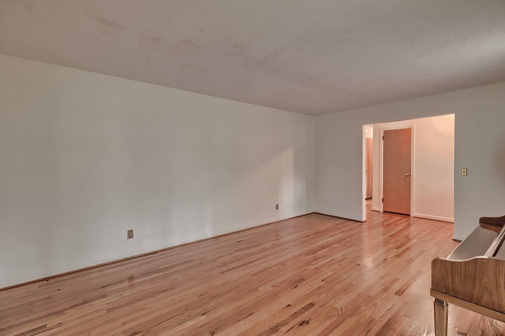 114 Robinson Drive Photo 4