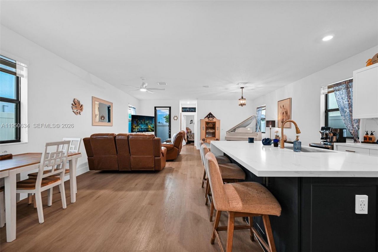 10966 W 35th Way , Hialeah, FL 33018 Photo