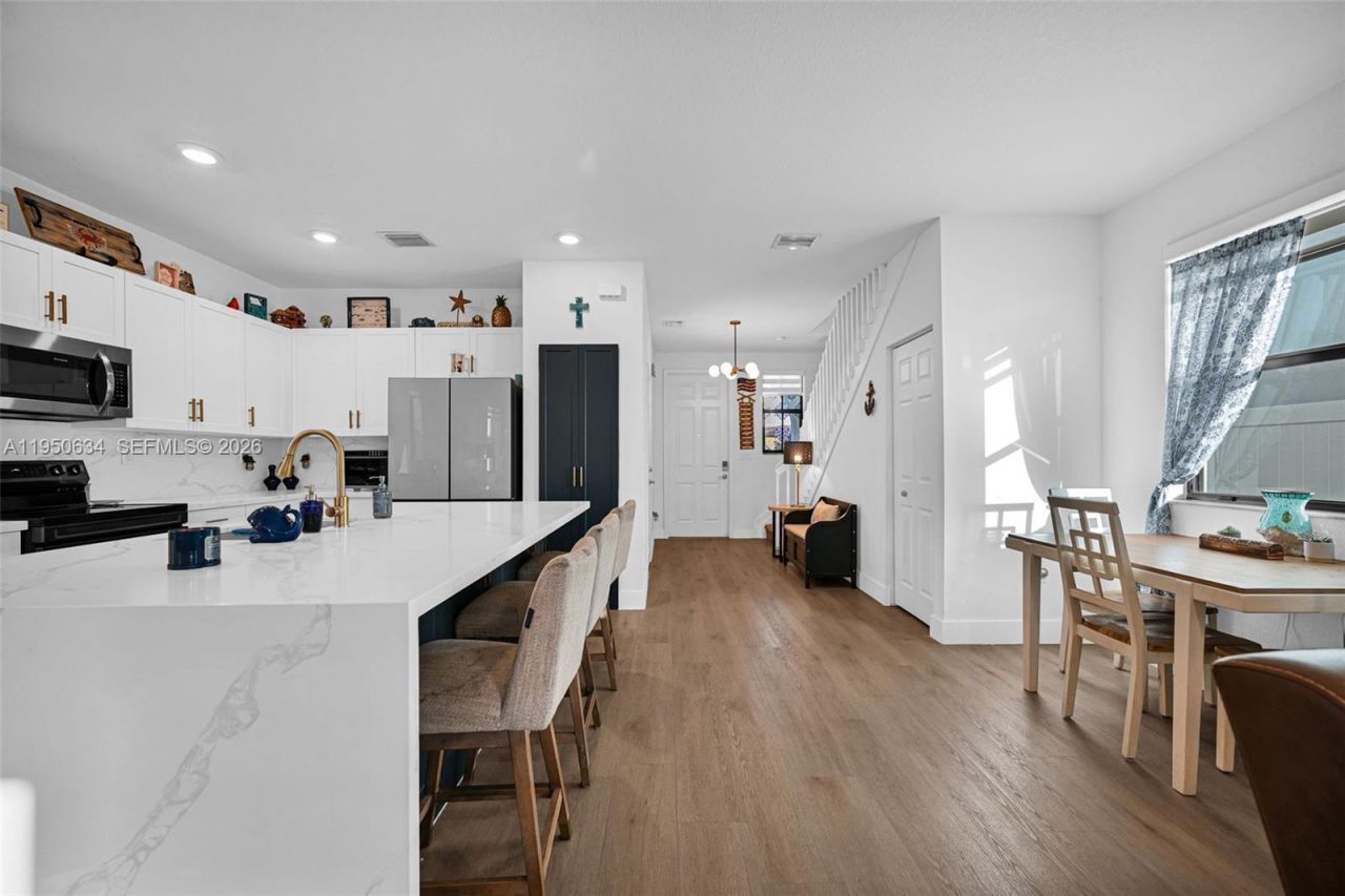 10966 W 35th Way , Hialeah, FL 33018 Photo