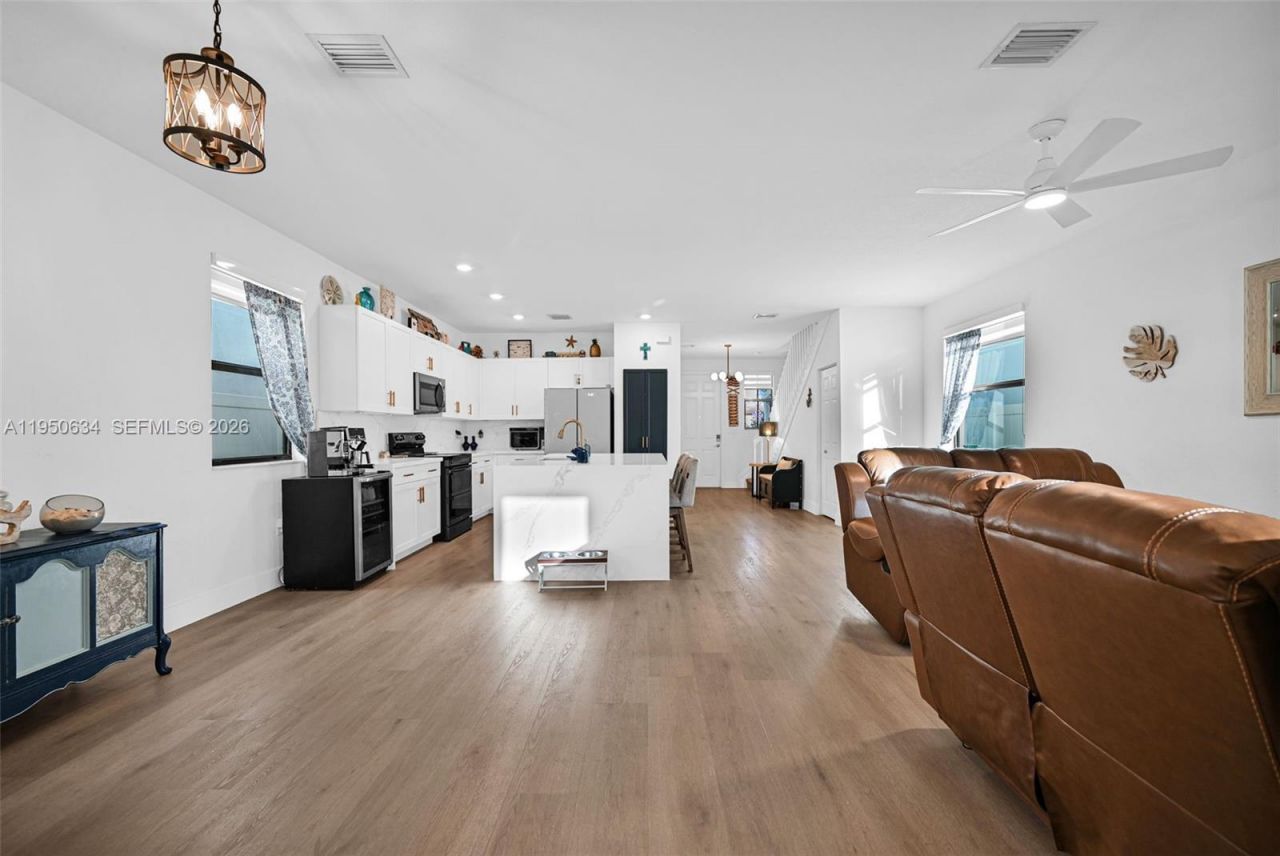 10966 W 35th Way , Hialeah, FL 33018 Photo