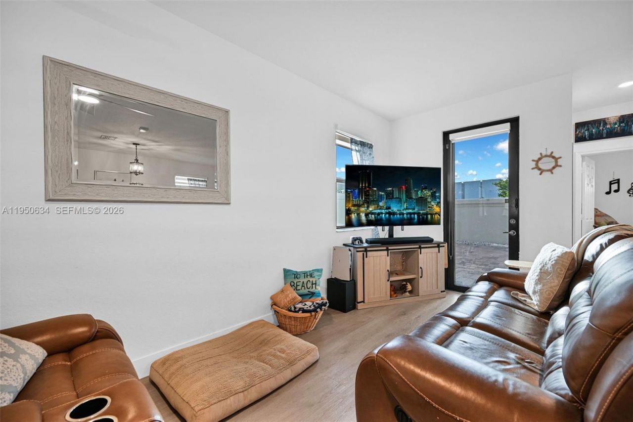 10966 W 35th Way , Hialeah, FL 33018 Photo