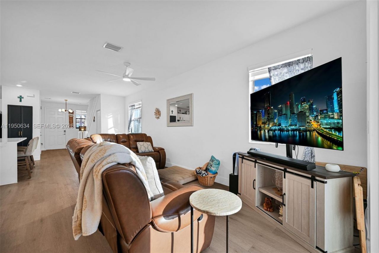 10966 W 35th Way , Hialeah, FL 33018 Photo