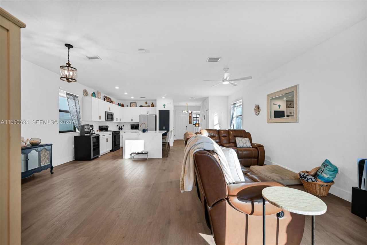 10966 W 35th Way , Hialeah, FL 33018 Photo