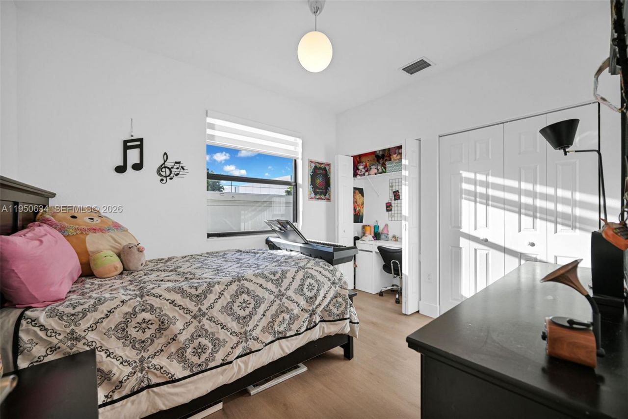 10966 W 35th Way , Hialeah, FL 33018 Photo